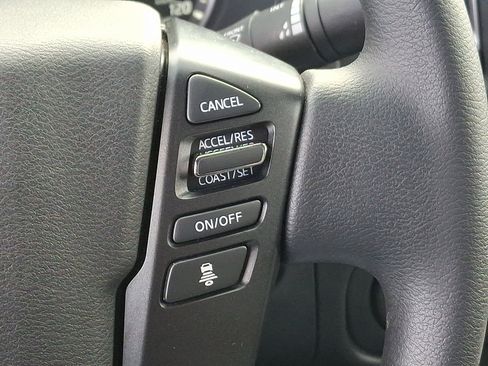 Used 2022 Nissan Frontier SV w/ Technology Package image 21