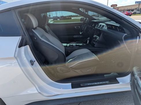 Used 2018 Ford Mustang GT Premium RWD image 3