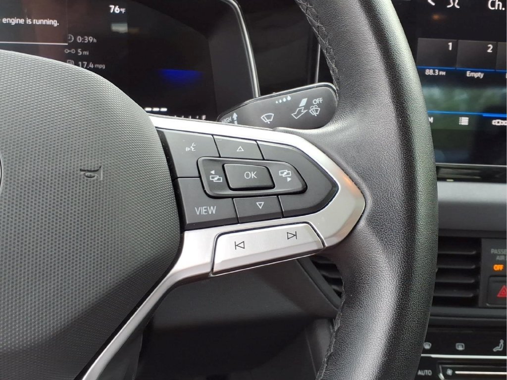 Used 2025 Volkswagen Jetta SE FWD image 12