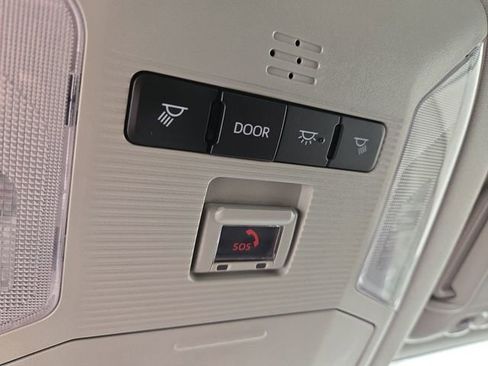 Used 2025 Toyota RAV4 XLE image 27