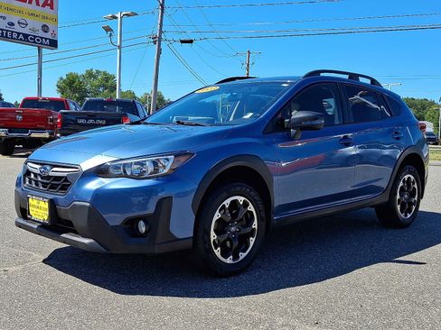 Used 2023 Subaru Crosstrek 2.0i Premium image 3