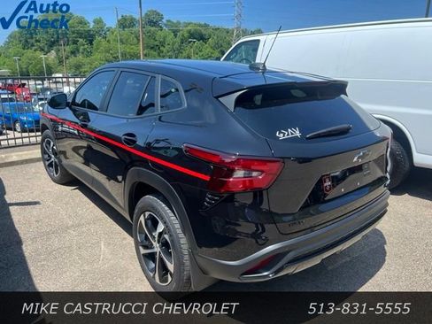 Used 2025 Chevrolet Trax RS w/ Driver Confidence Package FWD image 4