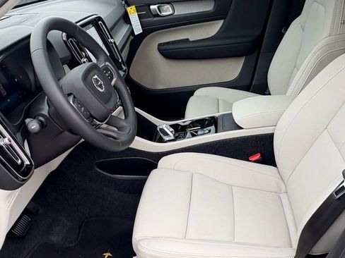 New 2026 Volvo XC40 B5 Ultra w/ Protection Package Premier image 18