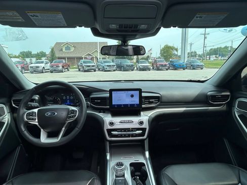 Used 2023 Ford Explorer XLT w/ Equipment Group 202A AWD/4WD image 14