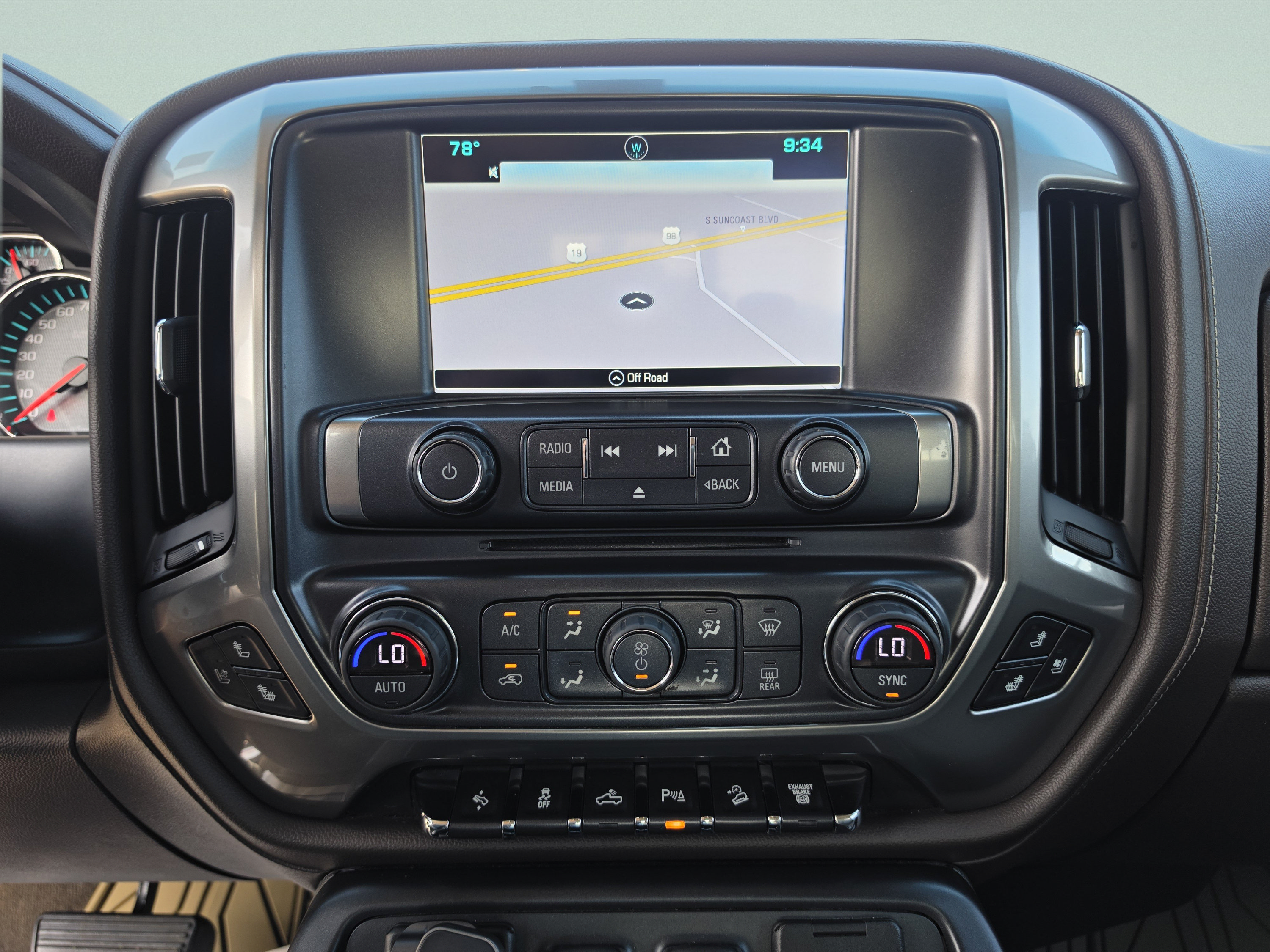 Used 2018 Chevrolet Silverado 2500 LTZ w/ Duramax Plus Package AWD/4WD image 27