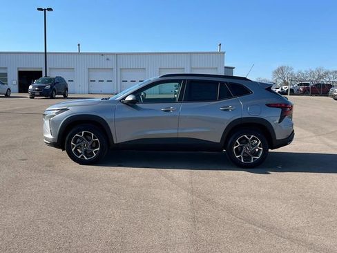 New 2026 Chevrolet Trax LT w/ Driver Confidence Package FWD image 8