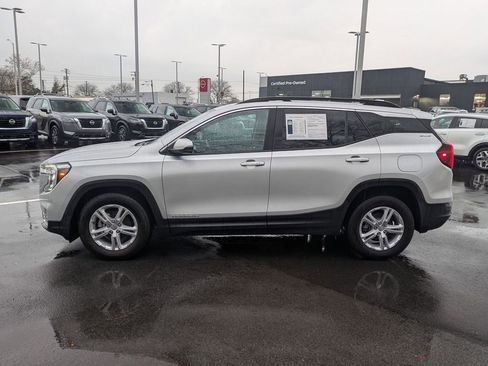 Used 2022 GMC Terrain SLE w/ Driver Convenience Package image 8