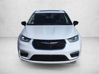 Used 2024 Chrysler Pacifica Limited video 2