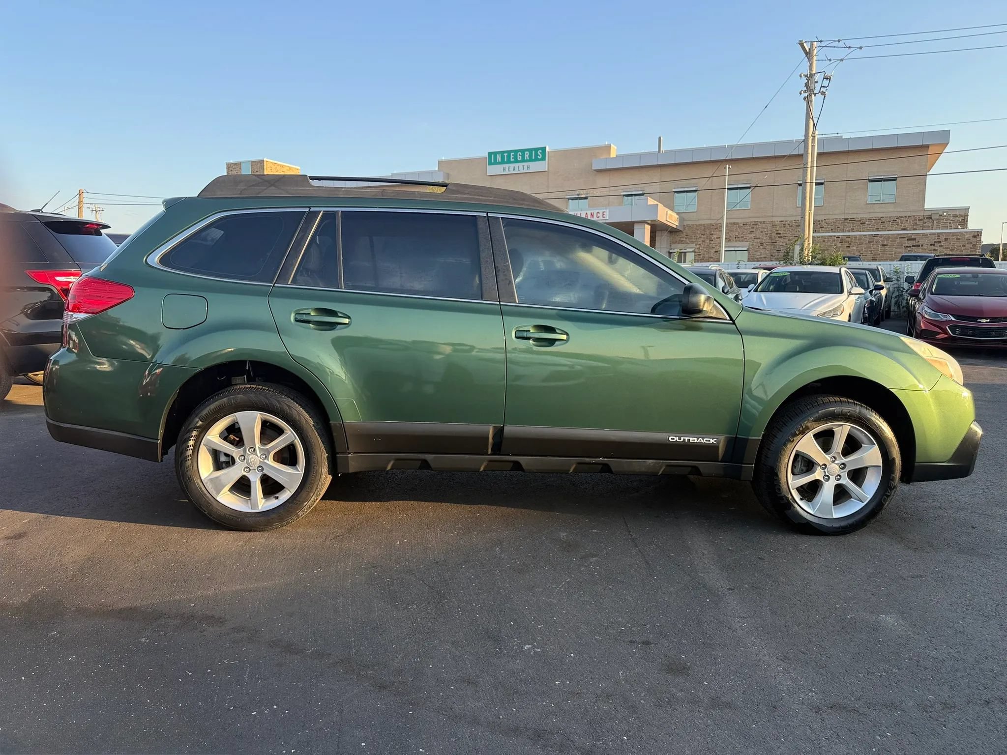 Used 2014 Subaru Outback 2.5i w/ Alloy Wheel Package AWD/4WD image 2