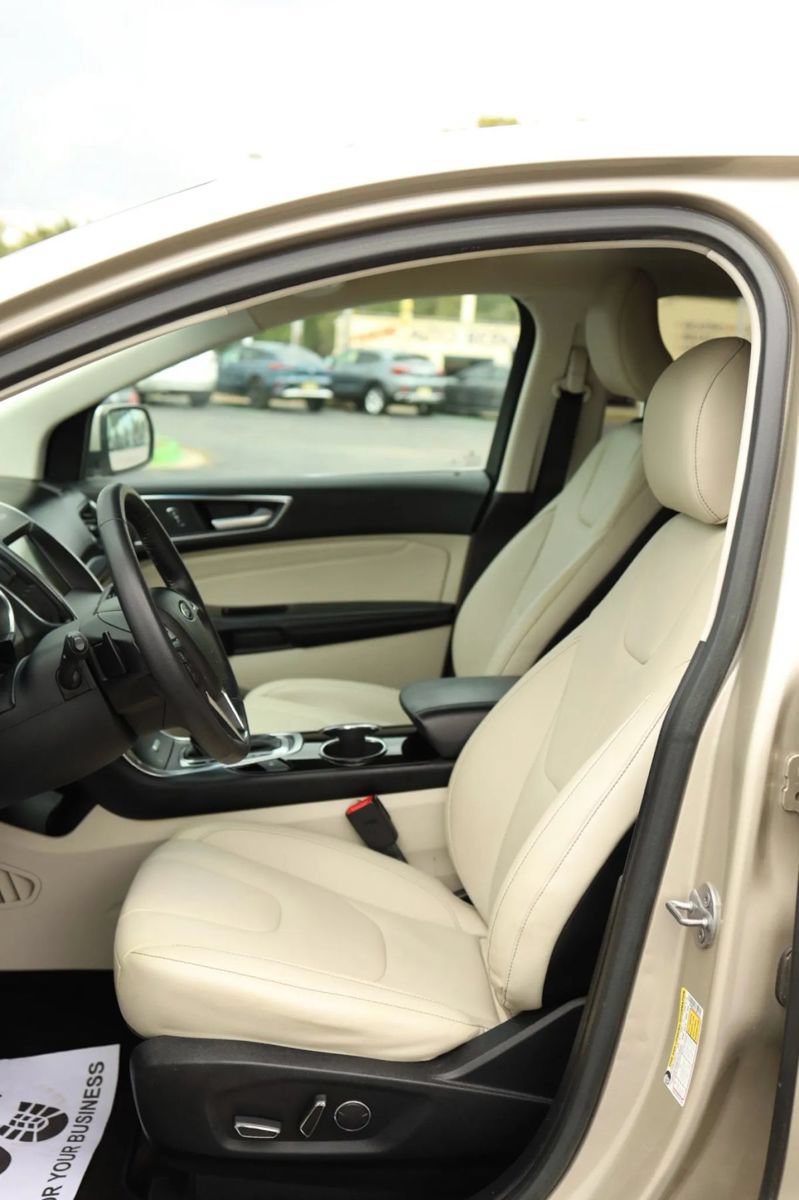 Used 2018 Ford Edge Titanium w/ Ford Safe & Smart Package AWD/4WD image 29