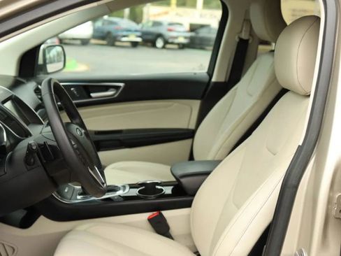 Used 2018 Ford Edge Titanium w/ Ford Safe & Smart Package AWD/4WD image 29