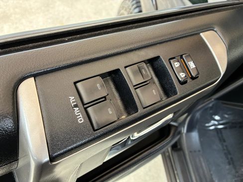 Used 2019 Toyota 4Runner SR5 AWD/4WD image 10