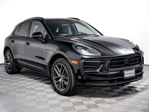 Certified 2026 Porsche Macan AWD/4WD image 8
