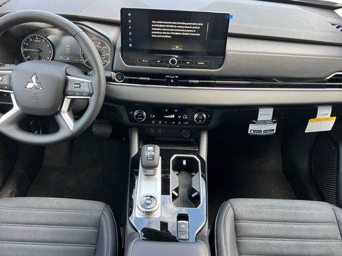 New 2026 Mitsubishi Outlander SE image 14