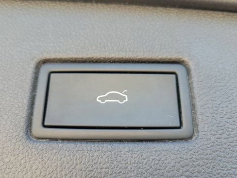 Used 2023 Volkswagen Tiguan SE image 13