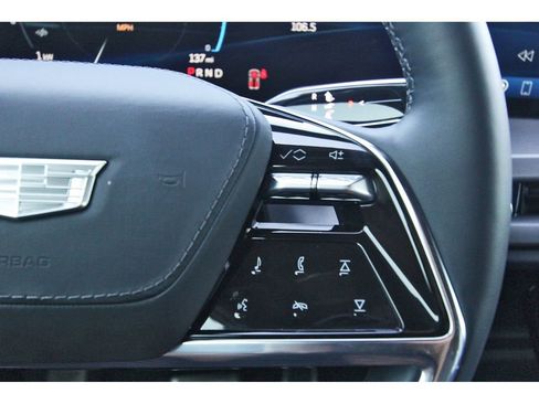 Used 2026 Cadillac Vistiq Premium Luxury image 16