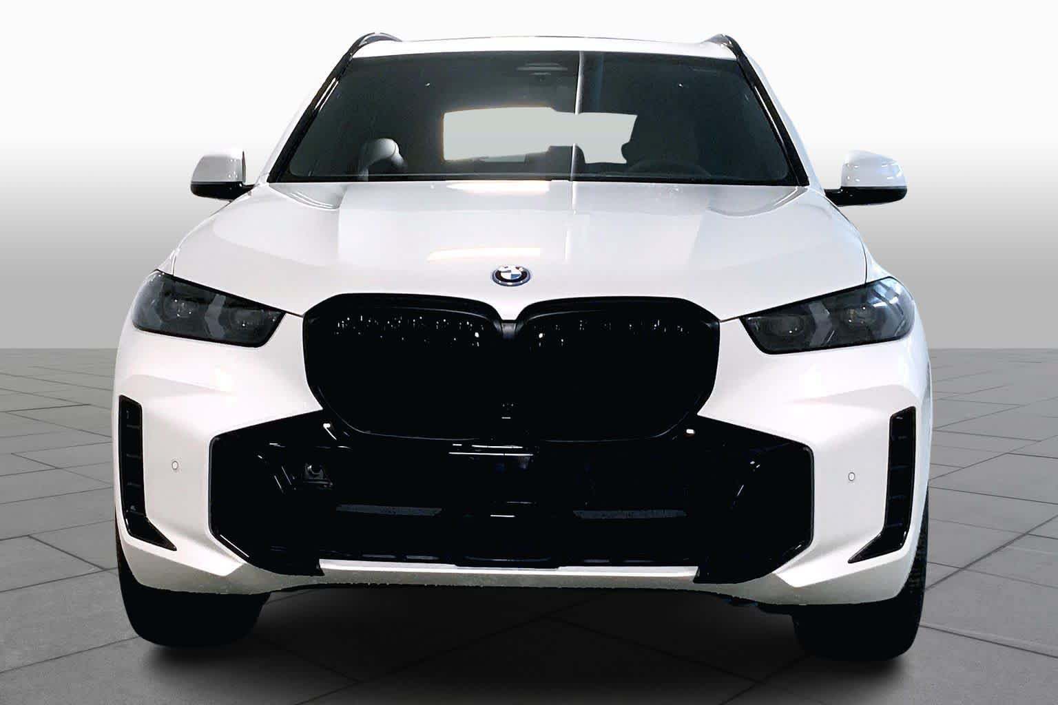 Used 2026 BMW X5 xDrive50e w/ M Sport Package AWD/4WD image 3