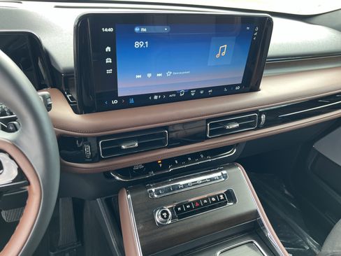 New 2025 Lincoln Aviator Reserve w/ Luxury Package image 19