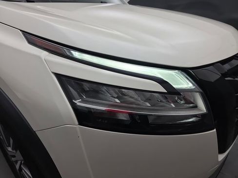 Used 2022 Nissan Pathfinder SL w/ SL Black Package image 13