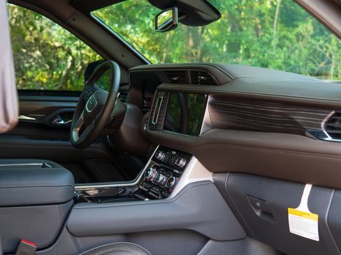 Used 2024 GMC Yukon Denali w/ Max Trailering Package image 37