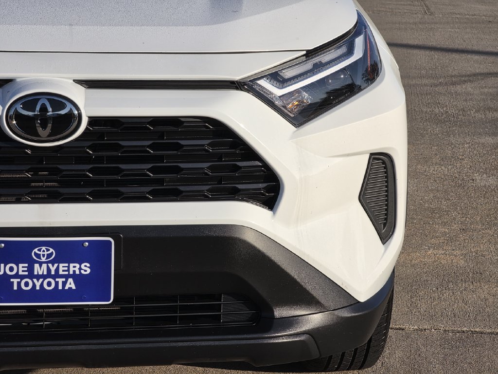 Used 2025 Toyota RAV4 XLE FWD image 4