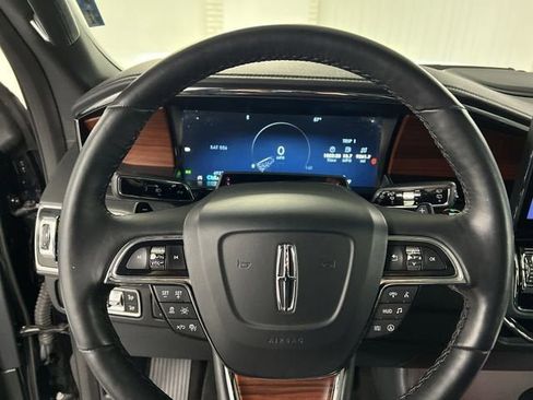 Used 2023 Lincoln Navigator Reserve image 11