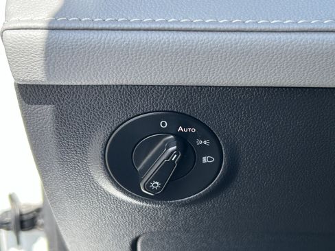 Certified 2024 Volkswagen Taos SE FWD image 20