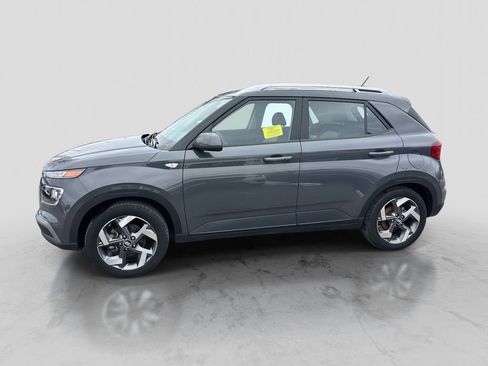 Used 2024 Hyundai Venue SEL image 2