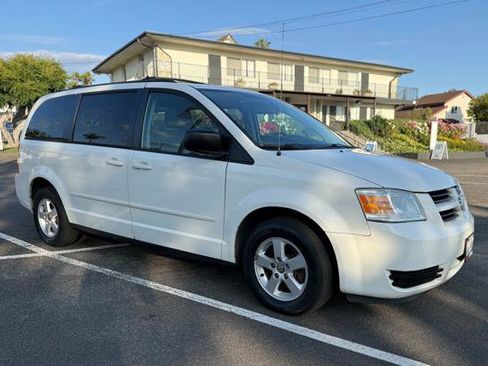 Used 2010 Dodge Grand Caravan Hero FWD image 10