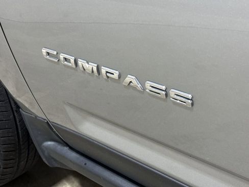 Used 2016 Jeep Compass Latitude FWD image 23