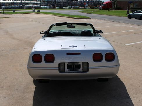 Used 1996 Chevrolet Corvette Convertible RWD image 5