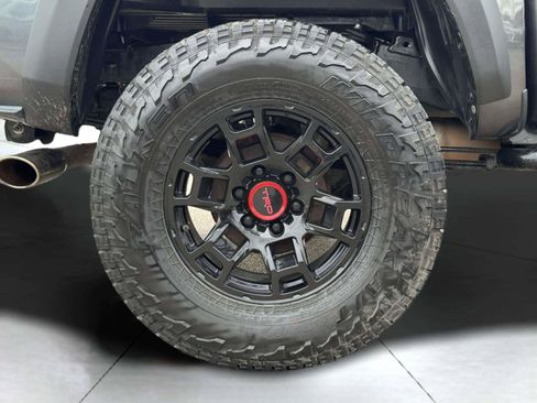 Used 2017 Toyota Tacoma TRD Off-Road w/ Premium & Technology Package AWD/4WD image 51