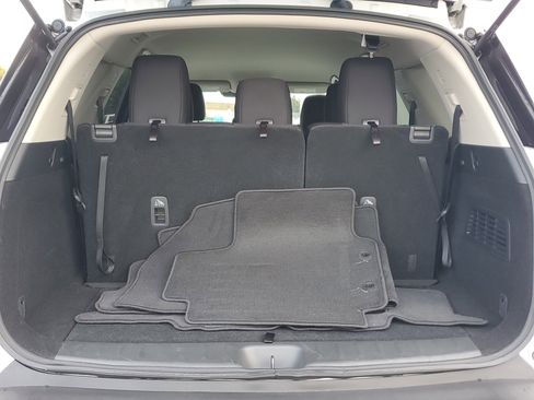 Used 2024 Nissan Pathfinder S image 11