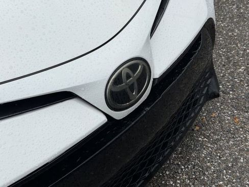 Used 2018 Toyota Corolla SE FWD image 2