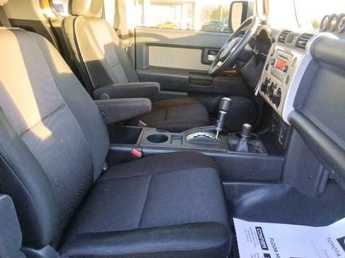 Used 2014 Toyota FJ Cruiser 4WD image 33