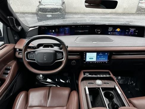 Certified 2025 Lincoln Navigator L Reserve AWD/4WD image 13