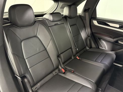Certified 2025 Porsche Cayenne image 23