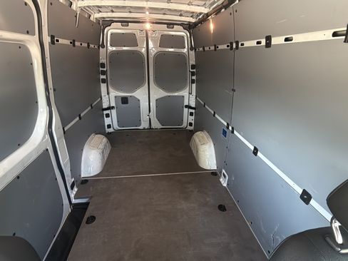Used 2025 Mercedes-Benz Sprinter 2500 image 25