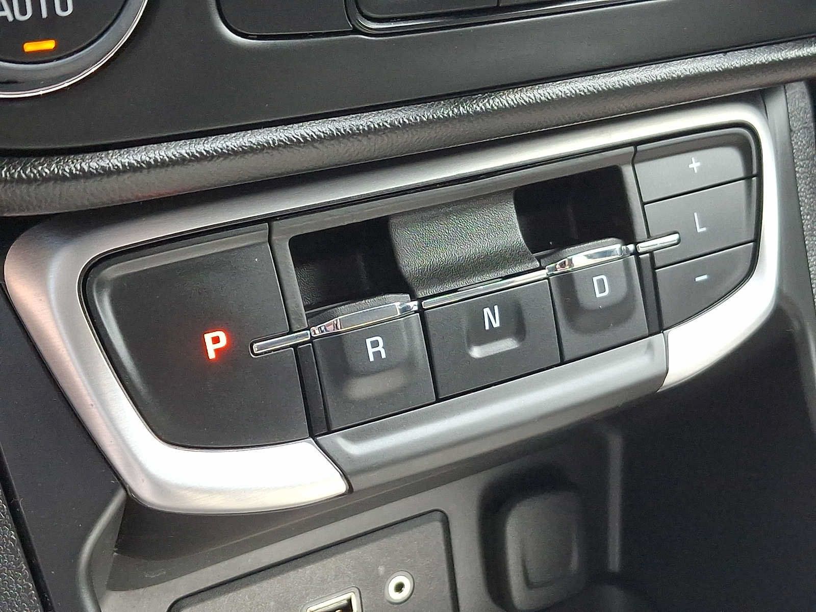 Used 2023 GMC Terrain SLE w/ Driver Convenience Package FWD image 16