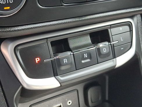 Used 2023 GMC Terrain SLE w/ Driver Convenience Package FWD image 16