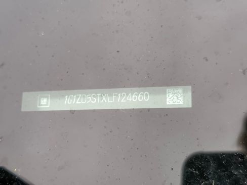 Used 2020 Chevrolet Malibu LT FWD image 2