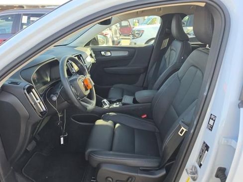 Used 2026 Volvo XC40 B5 Plus AWD/4WD image 6
