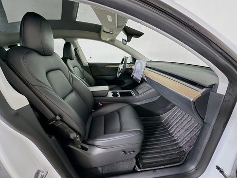 Used 2023 Tesla Model Y Performance image 32