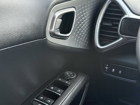 Used 2025 Kia Soul LX image 22