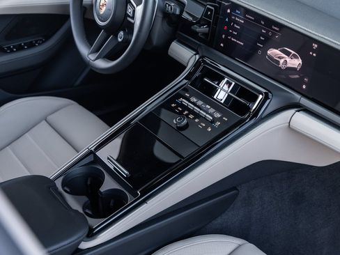 Certified 2025 Porsche Panamera 4 E-Hybrid AWD/4WD image 31