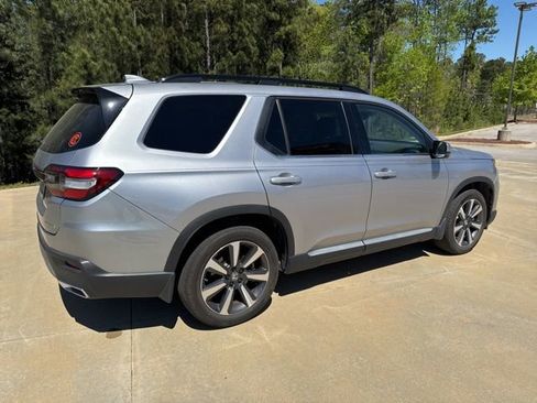Used 2025 Honda Pilot Touring image 12