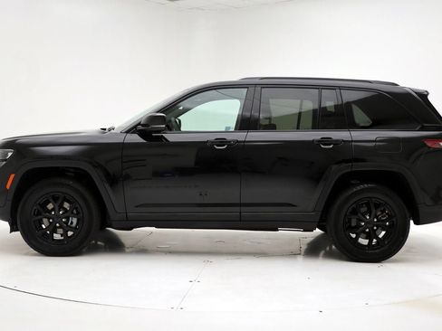 Used 2025 Jeep Grand Cherokee Altitude image 5