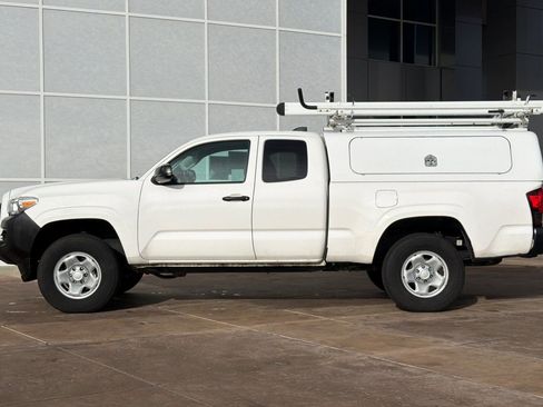 Certified 2022 Toyota Tacoma SR image 8