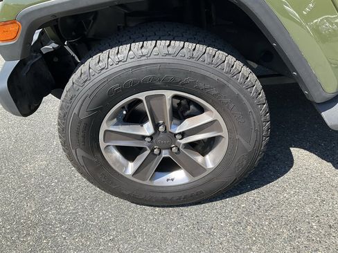 Used 2021 Jeep Wrangler Unlimited Sahara AWD/4WD image 10