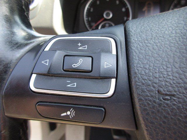 Used 2015 Volkswagen Eos Executive FWD image 21